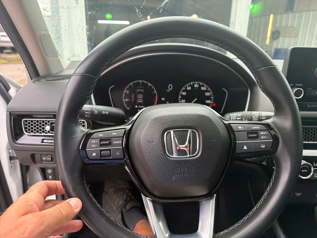 Used 2024 White Honda EX-L image 17