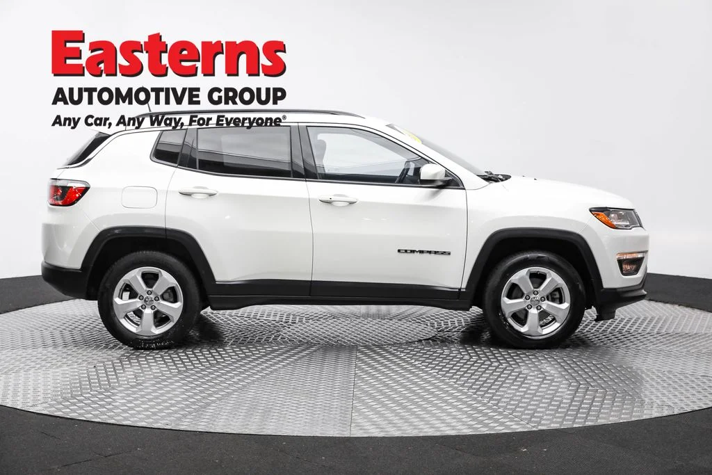 Used 2019 White Jeep Latitude image 4