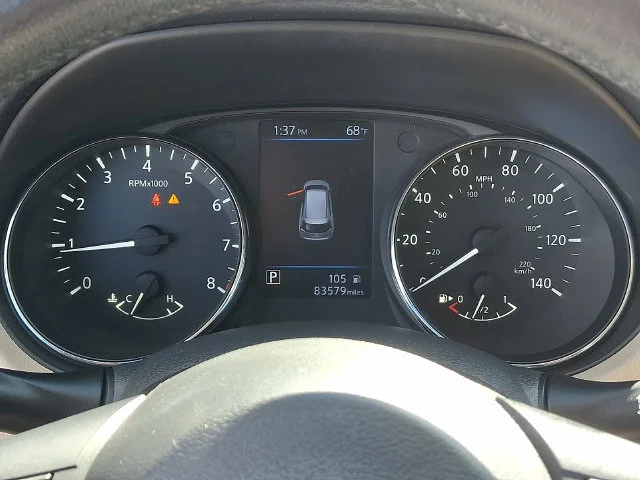 Used 2018 White Nissan SL image 21