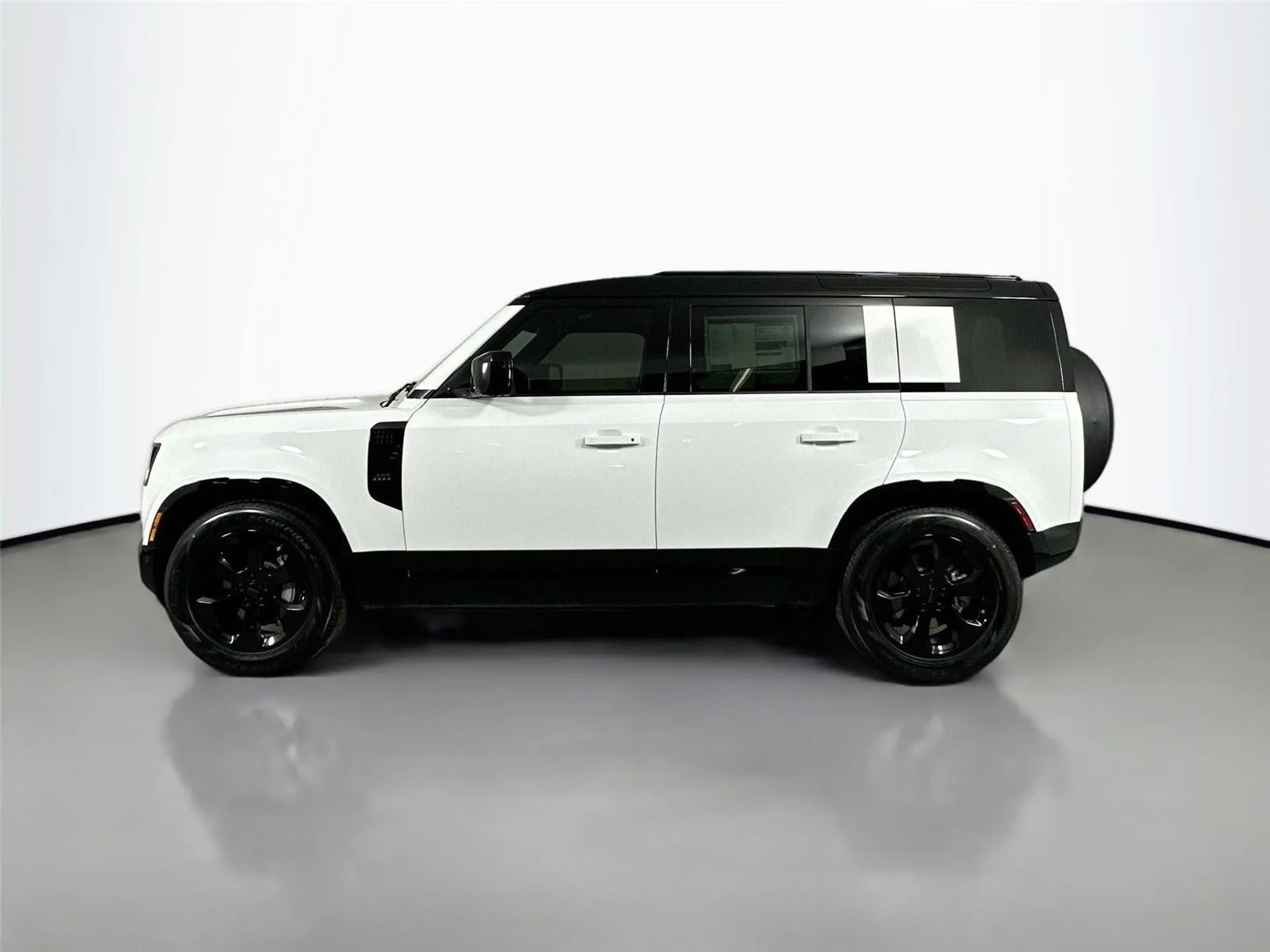 Used 2026 Fuji White Land Rover X-Dynamic SE image 8