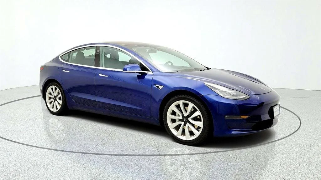 Used 2018 Deep Blue Metallic Tesla Long Range Battery RWD w/ 19