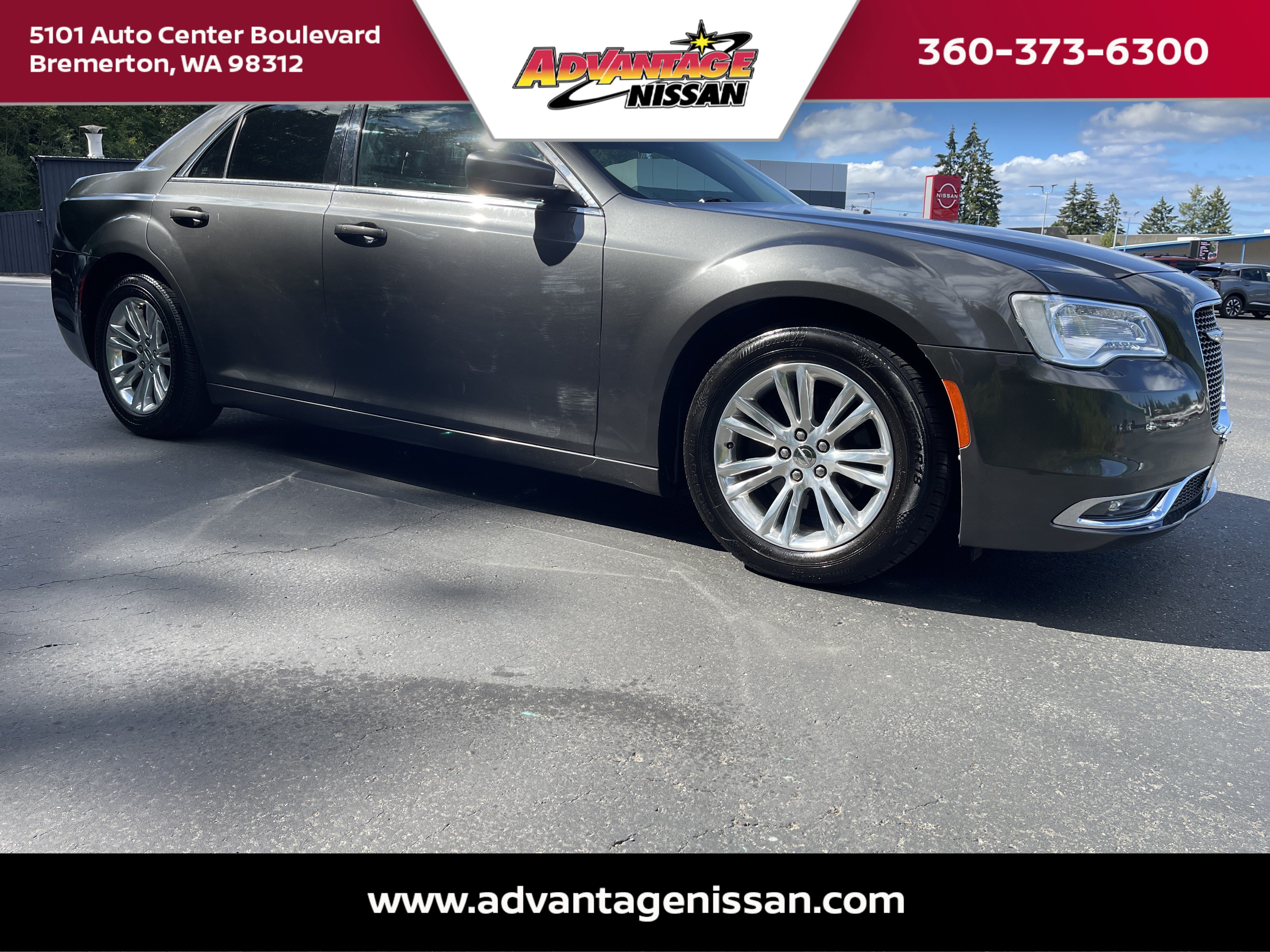 Used 2018 Granite Crystal Metallic Clearcoat Chrysler Touring image 6