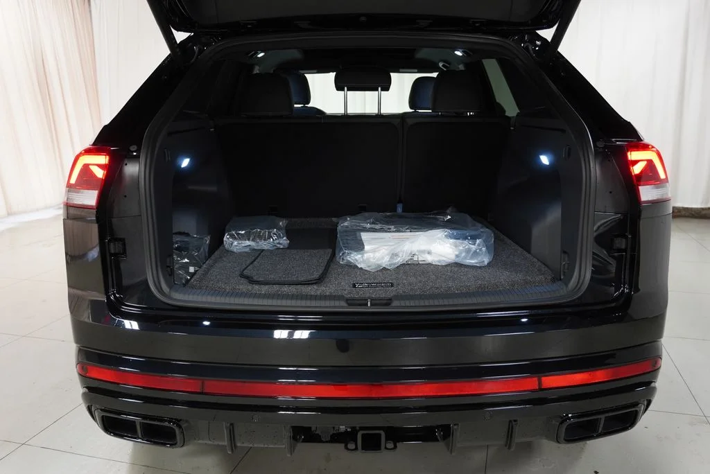 New 2026 Deep Black Volkswagen 2.0T SEL R-Line Black image 32