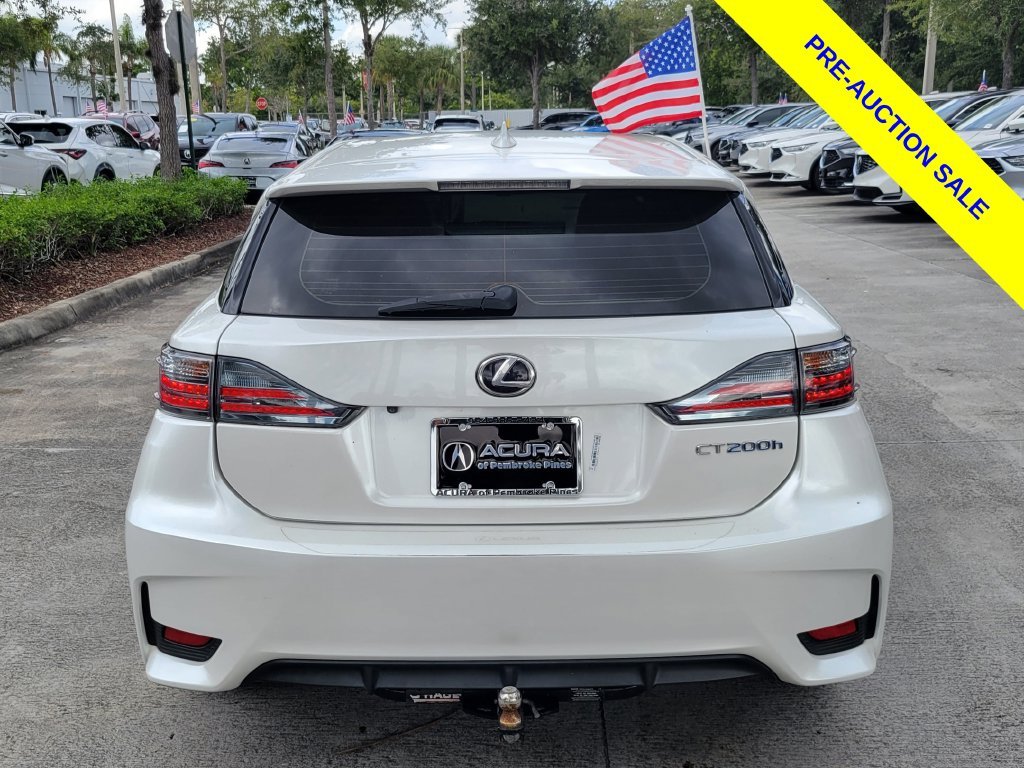 Used 2017 White Lexus 200h image 6