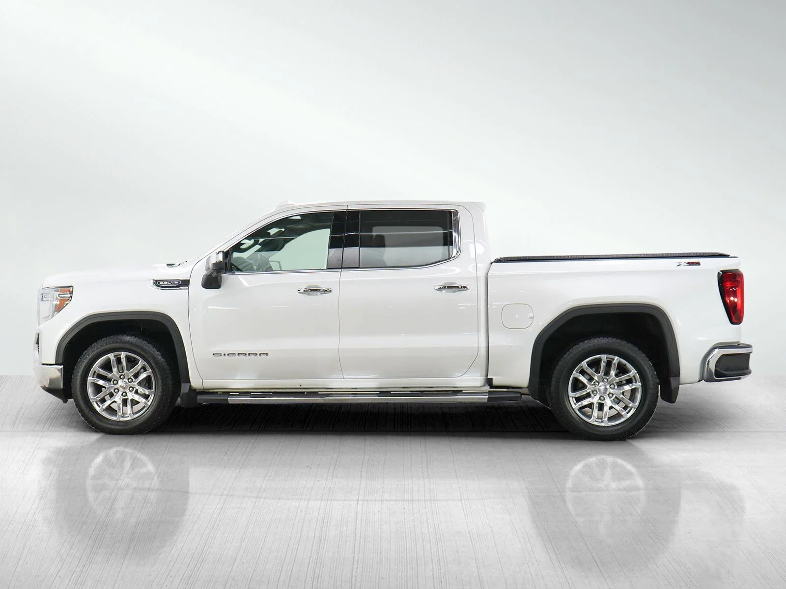 Used 2021 GMC Sierra 1500 SLT with VIN 1GTU9DED4MZ183625 for sale in Bloomington, Minnesota