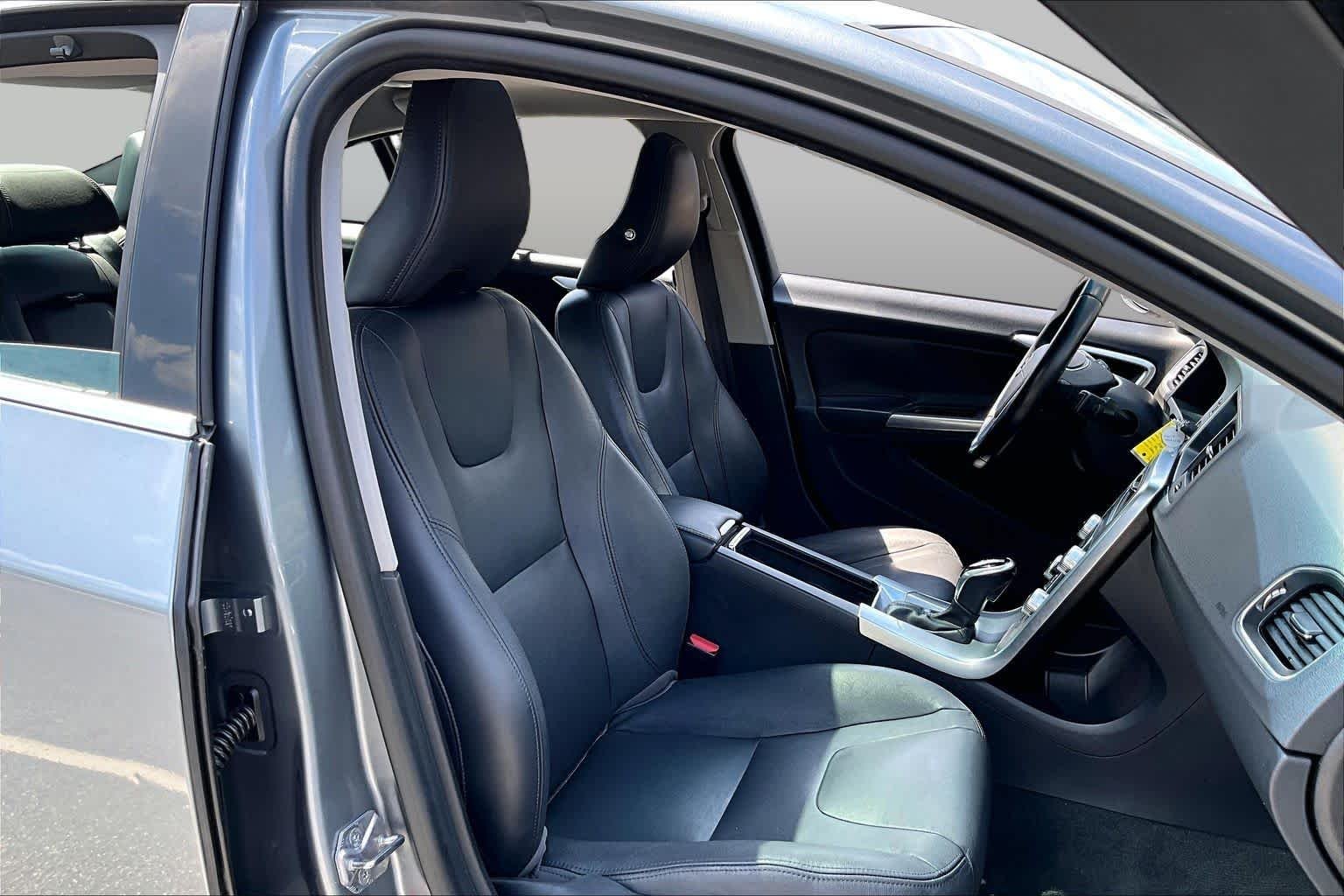 Used 2017 Osmium Grey Metallic Volvo Inscription image 9