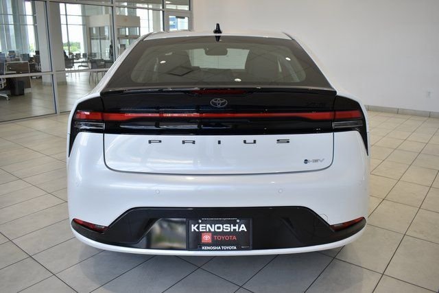 2026 Toyota Prius XLE - Photo 6