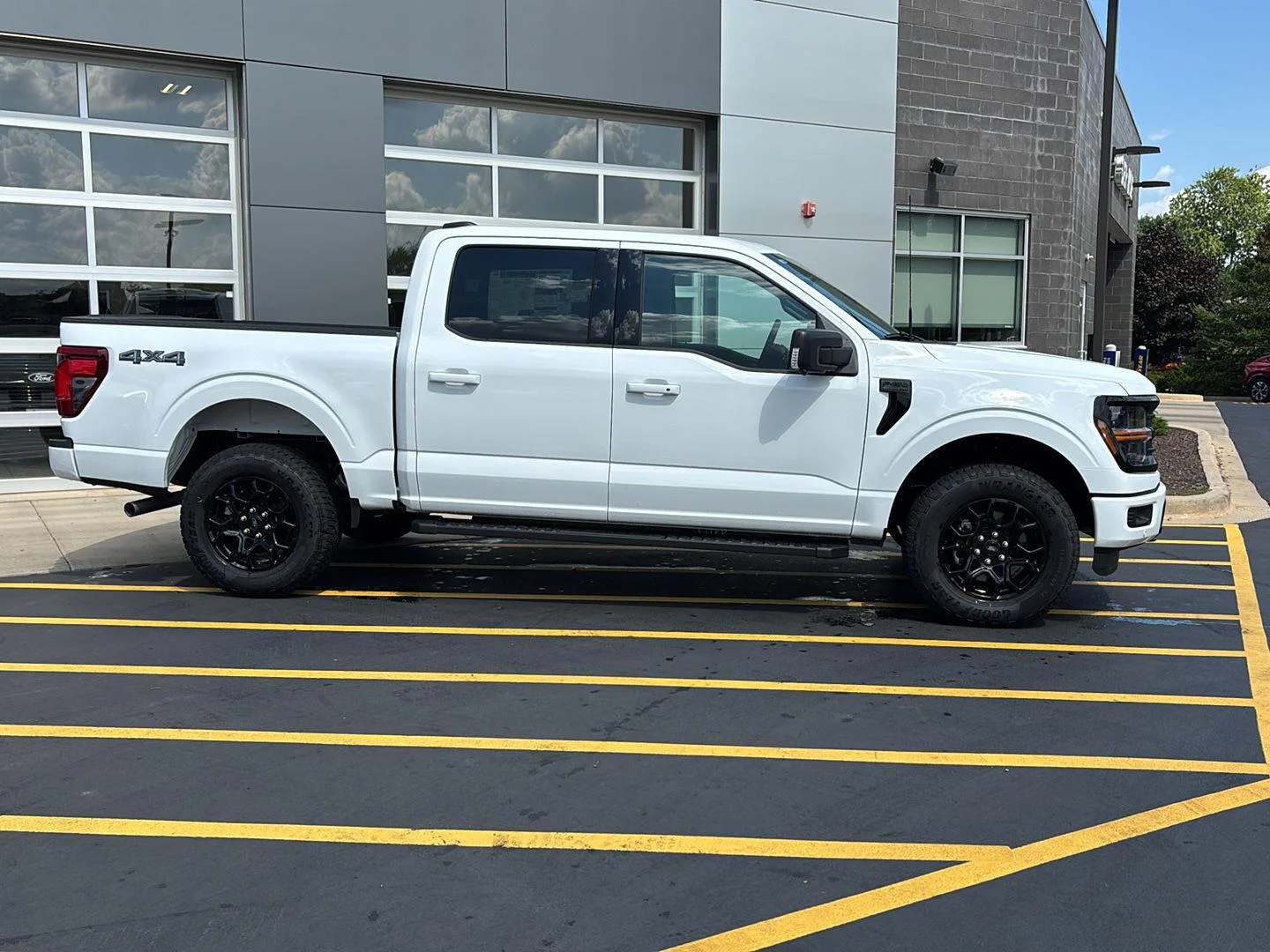 New 2026 Oxford White Ford XLT image 5