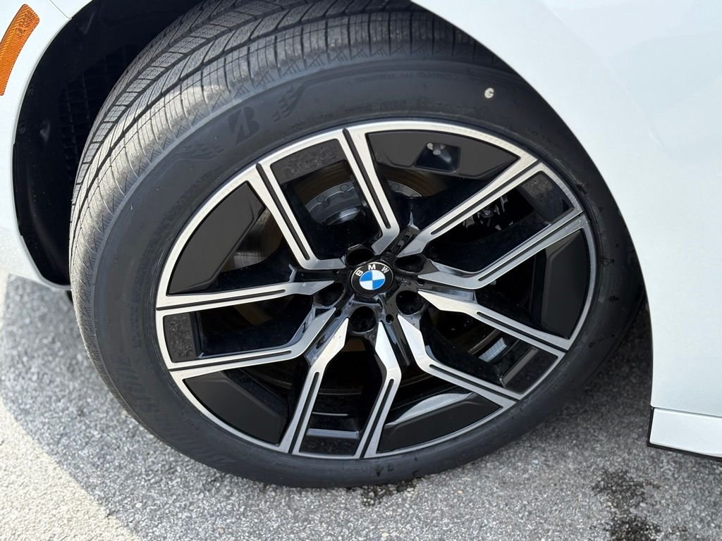 2025 BMW 7 Series 760i - Photo 7