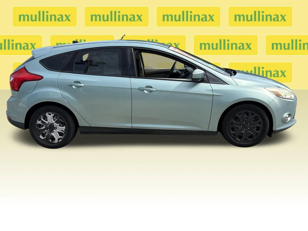 Used 2012 Green Ford SE image 2