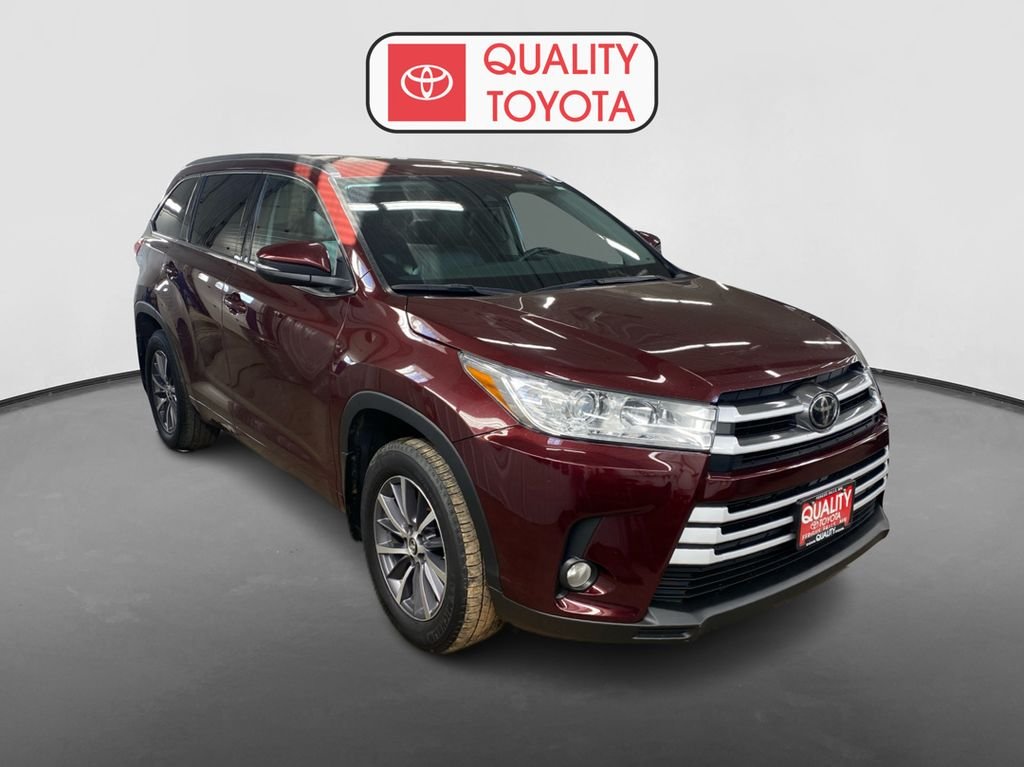 Used 2018 Toyota Highlander XLE with VIN 5TDJZRFH8JS853384 for sale in Fergus Falls, Minnesota
