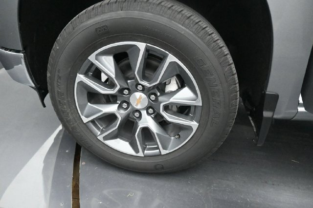 New 2026 Sterling Gray Metallic Chevrolet LT image 33
