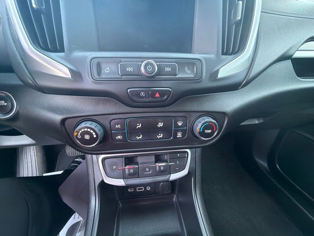 Used 2023 Silver GMC SLE image 34