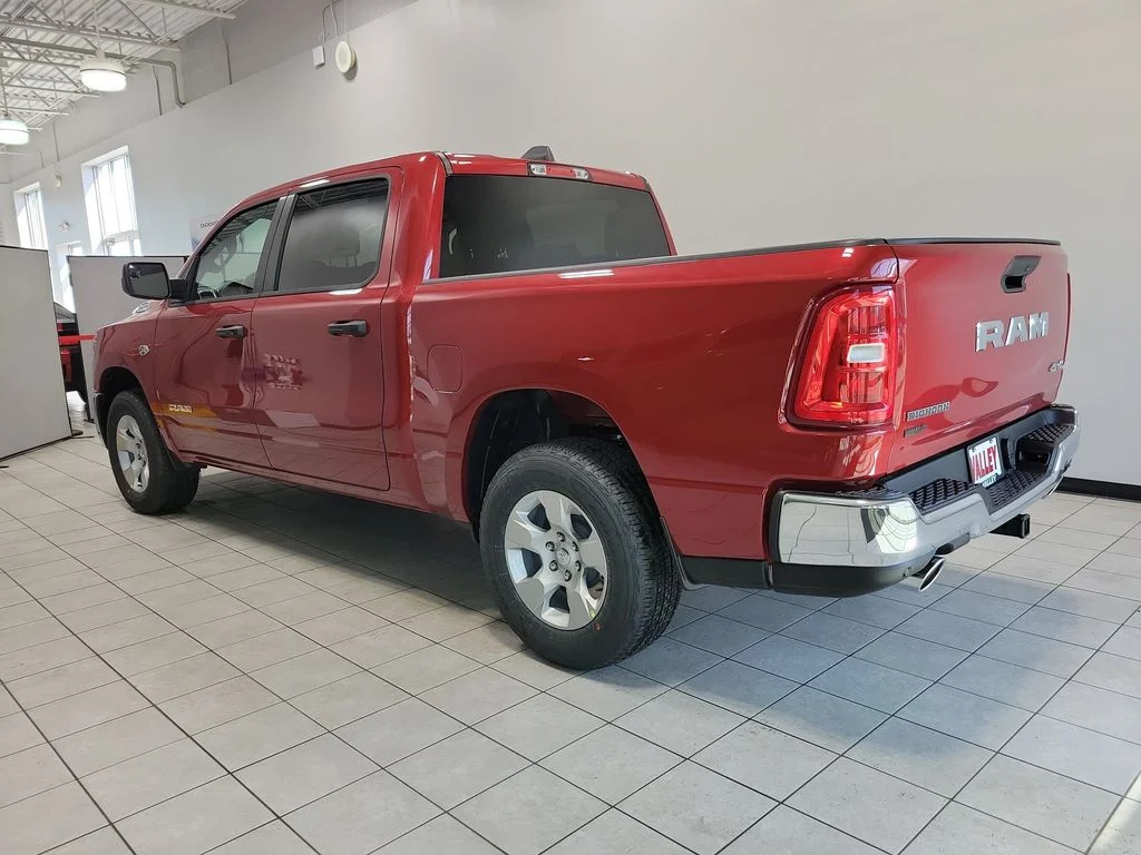 New 2026 Molten Red Pearl-Coat Exterior Paint RAM Big Horn/Lone Star image 5