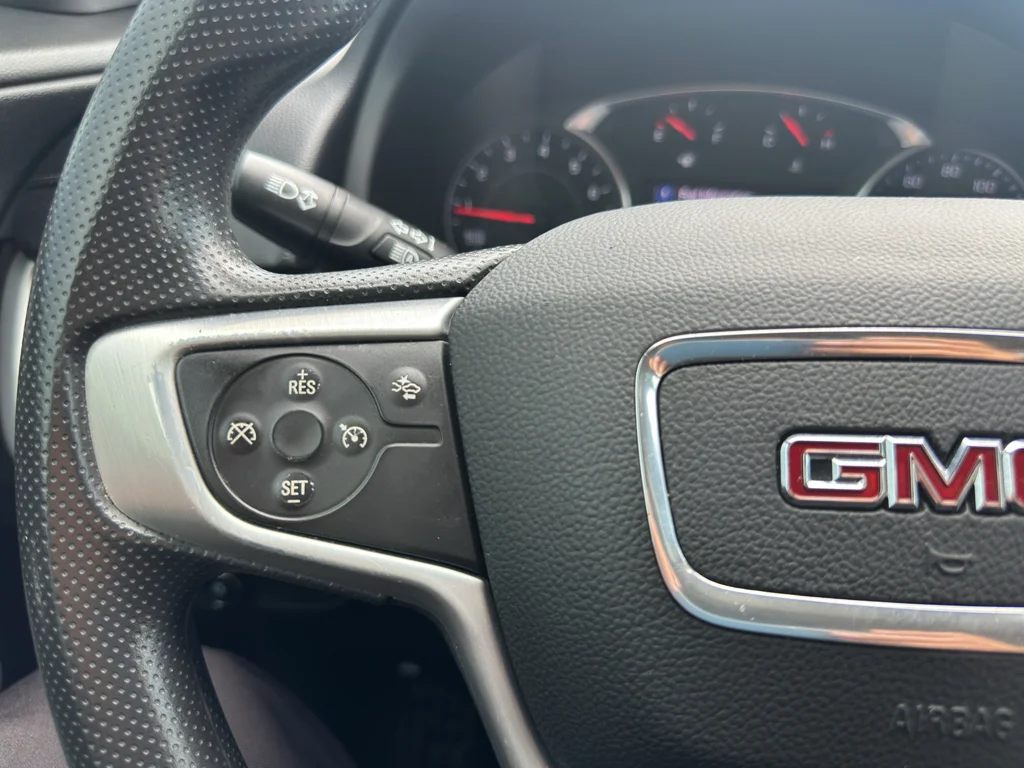 Used 2022 Summit White GMC SLE image 12