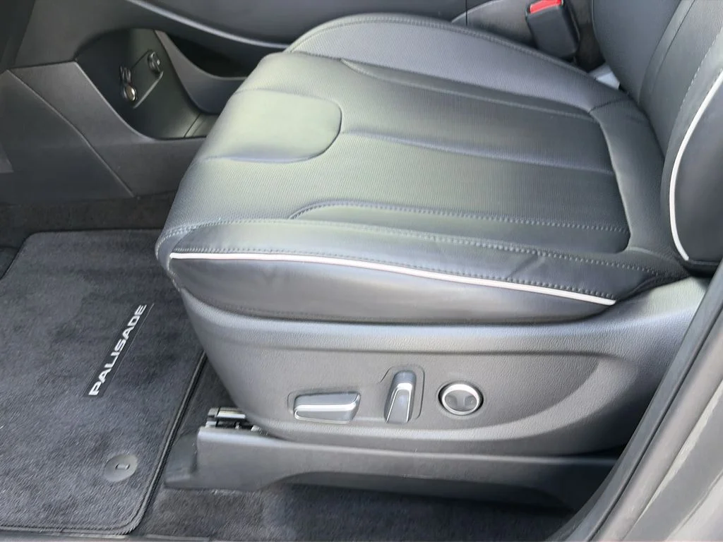 Used 2025 Gray Hyundai SEL image 18