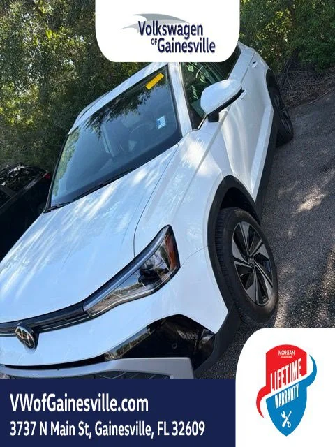 Certified Used 2025 Pure White Volkswagen SE image 5