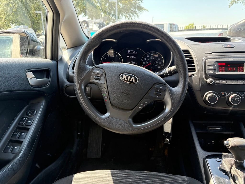 Used 2017 White Kia LX image 7