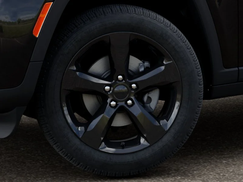 New 2026 Diamond Black Crystal Pearl-Coat Exterior Paint Jeep Limited image 4