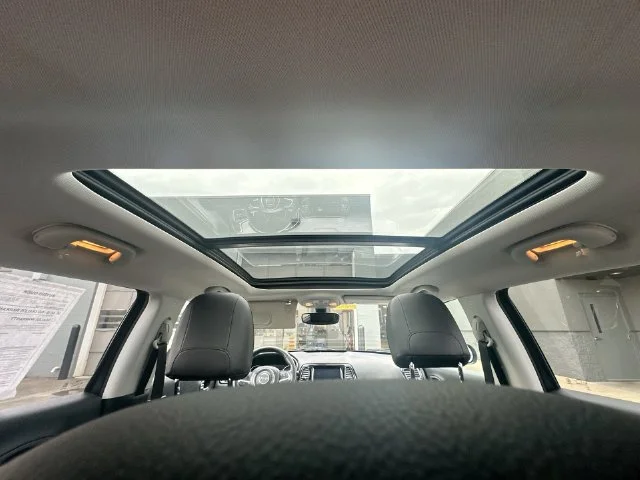 Used 2018 Gray Jeep Limited image 25