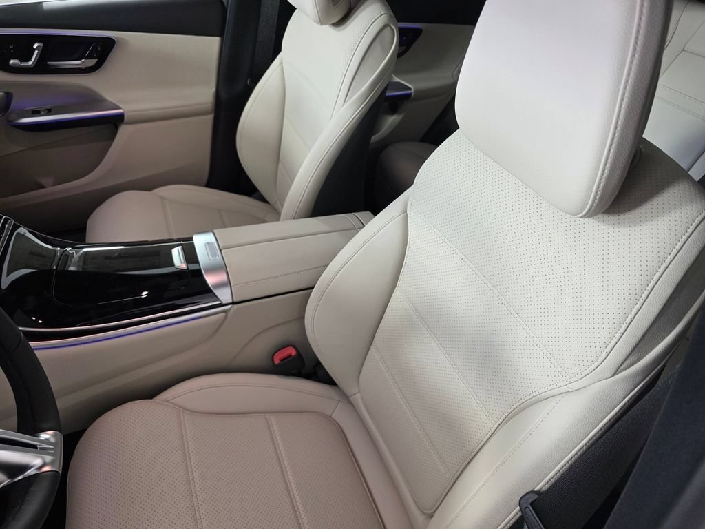 New 2027 Polar White Mercedes-Benz GLC 300 image 24