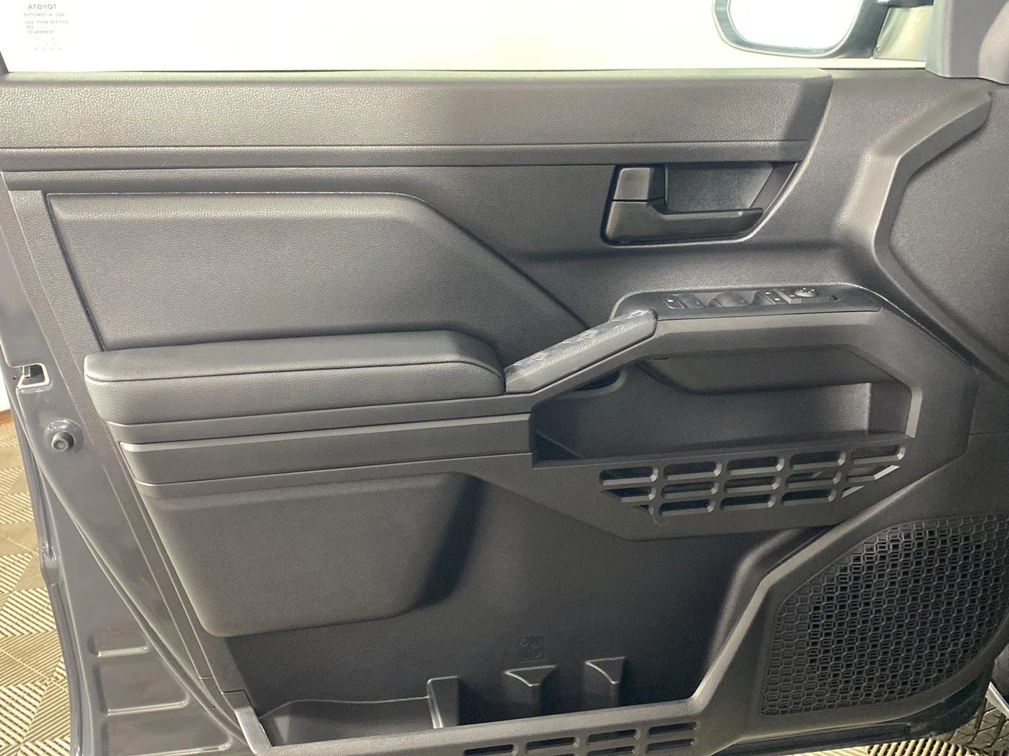 Used 2025 Underground Toyota SR image 11