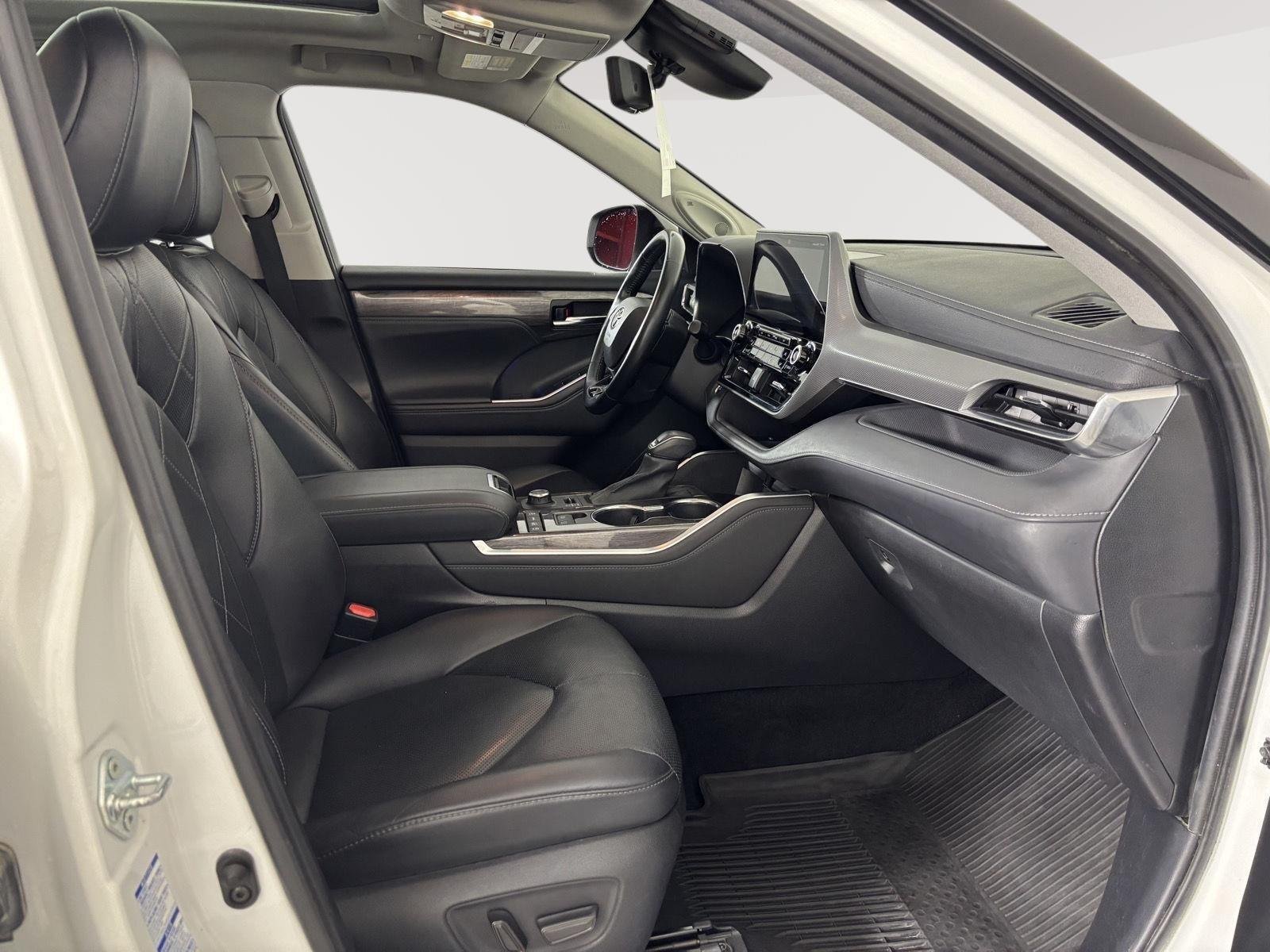 Used 2021 Blizzard Pearl Toyota Platinum image 14