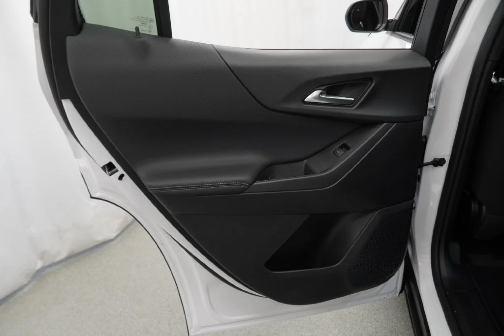 New 2027 Summit White Chevrolet LT image 24