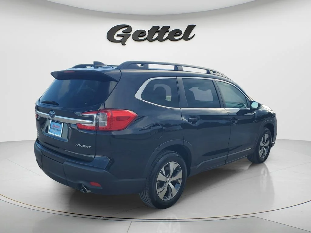 Used 2025 Black Subaru Premium 7-Passenger image 5
