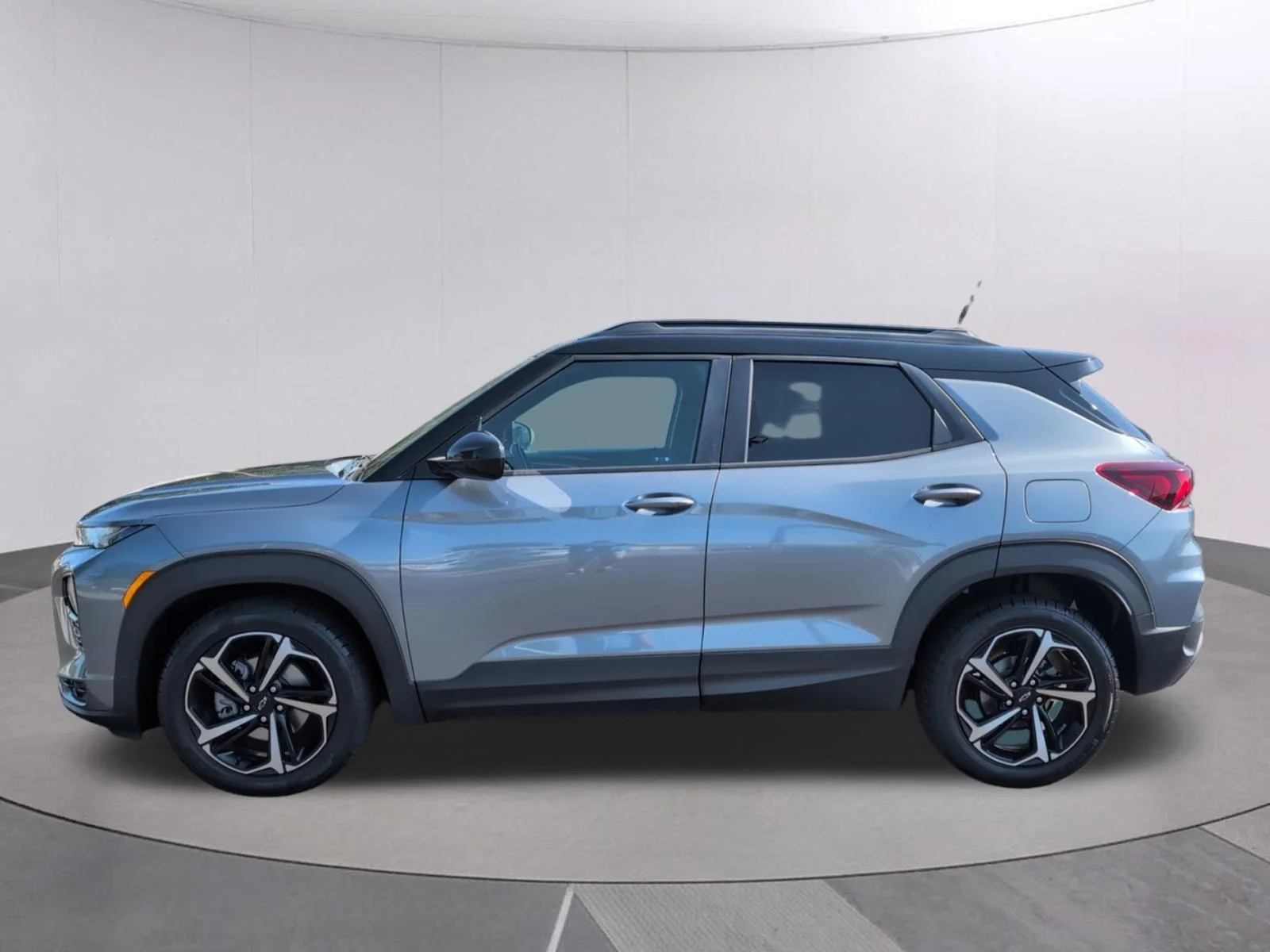 Used 2021 SATIN STEEL METALLIC Chevrolet RS image 2