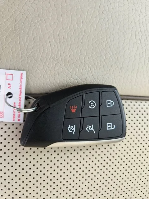 Used 2023 White Frost Tricoat GMC Denali image 30