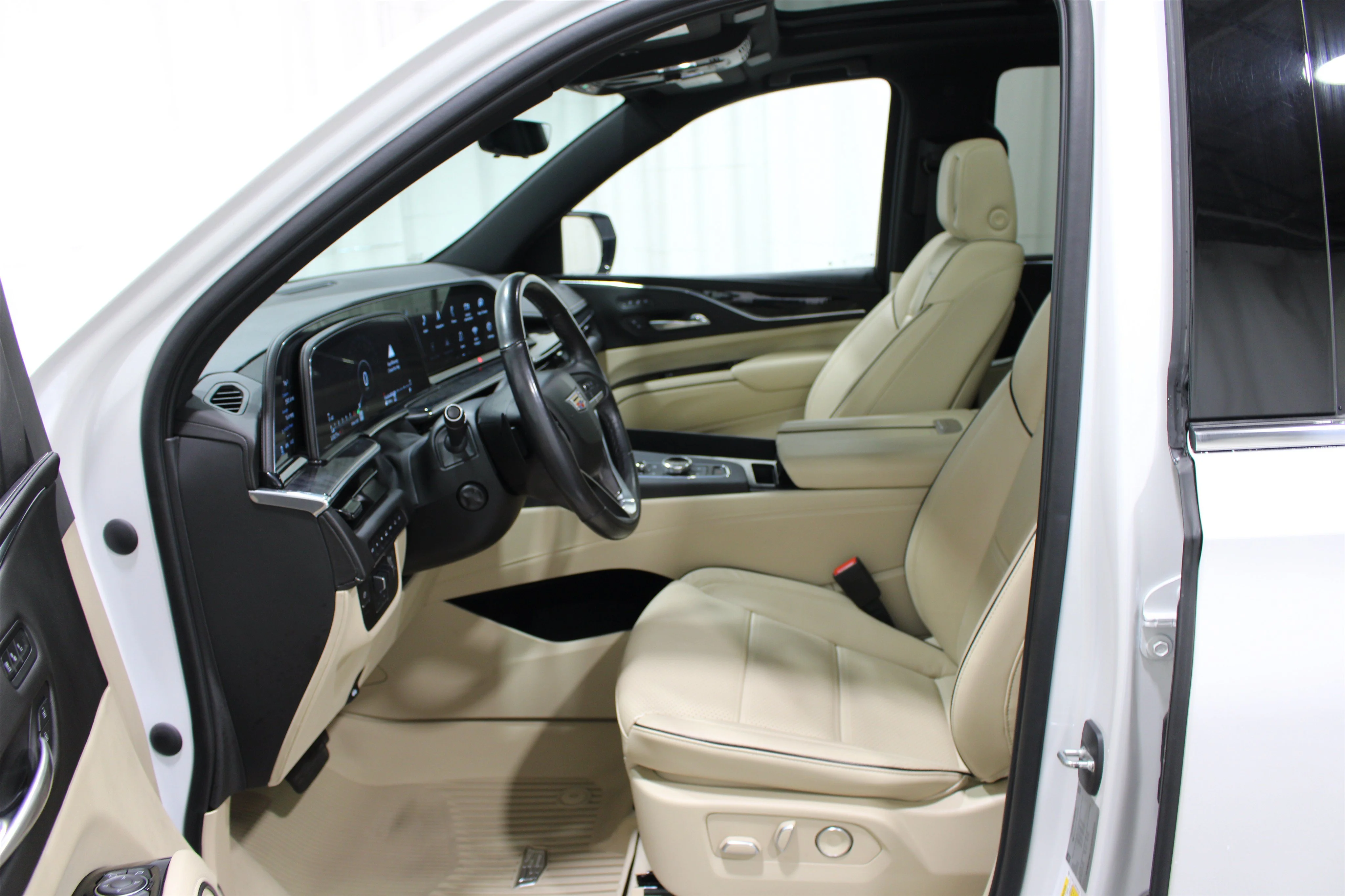 2021 Cadillac Escalade Premium Luxury - Photo 3