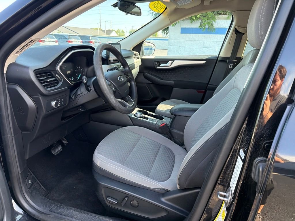 Used 2020 Black Metallic Ford SE image 16