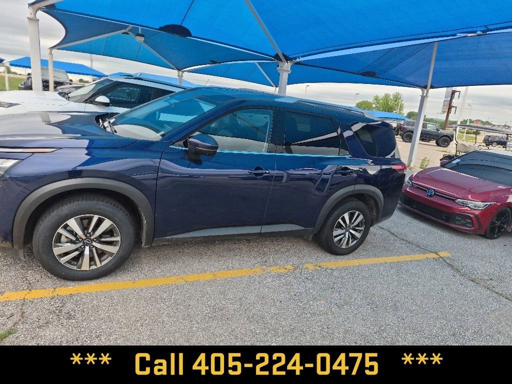 Used 2025  Nissan SL image 4