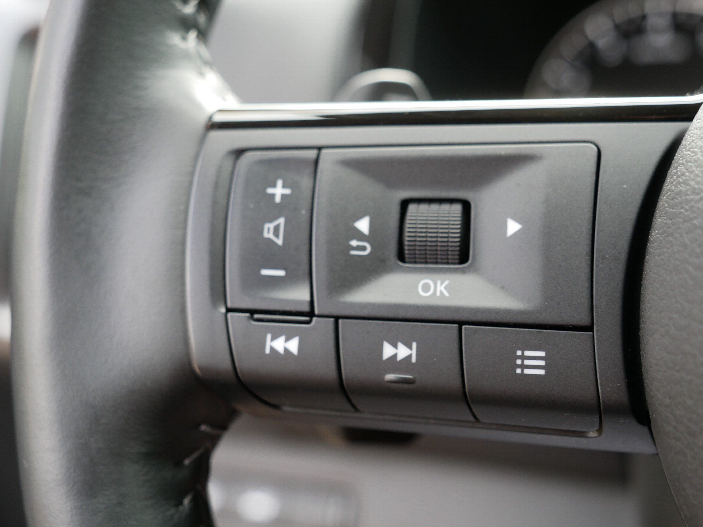 Certified Used 2024 Scarlet Ember Nissan SL image 28