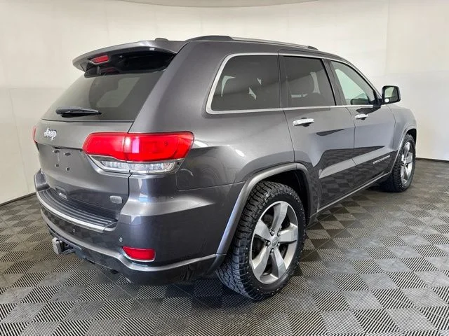 Used 2016 Granite Crystal Metallic Clearcoat Jeep Overland image 3