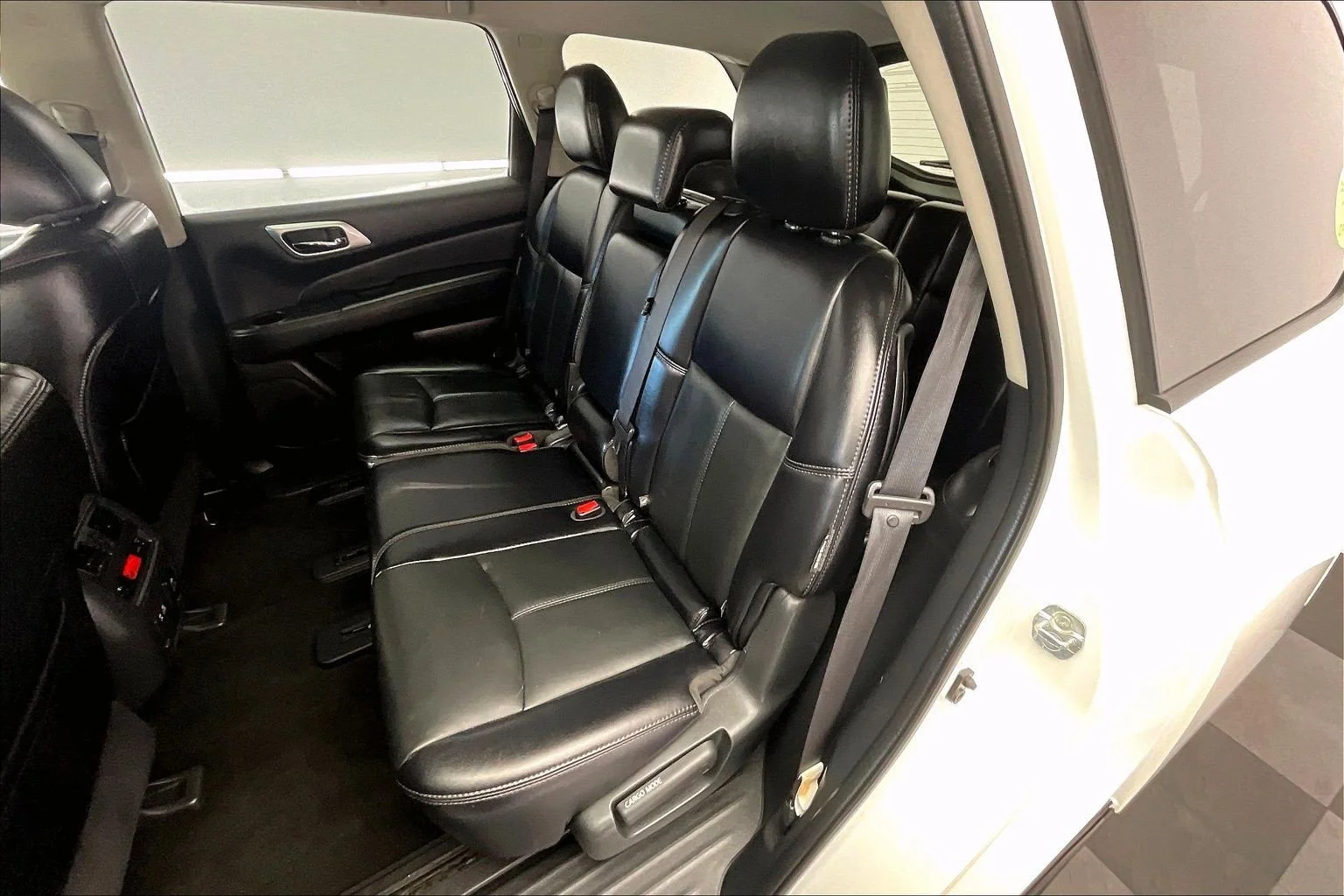 Used 2020 Glacier White Nissan SL image 20