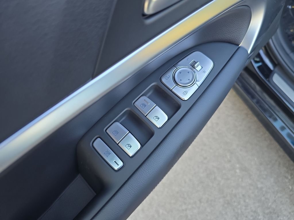 2026 GENESIS G70 Standard - Photo 11