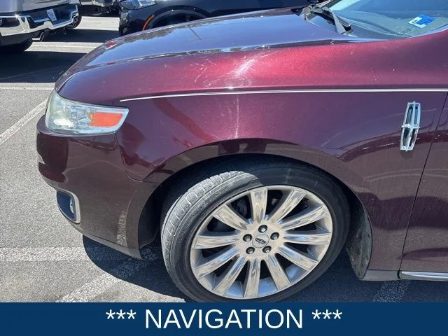 Used 2011 Red Lincoln Base image 1