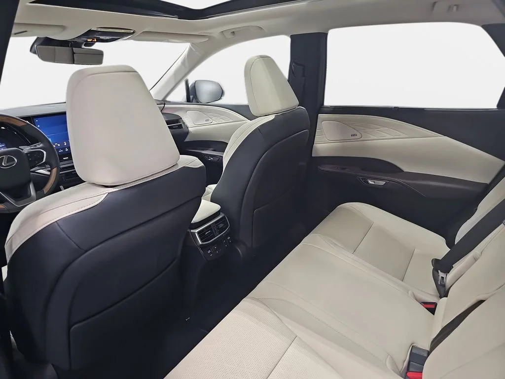New 2026 Eminent White Pearl Lexus LUXURY image 11