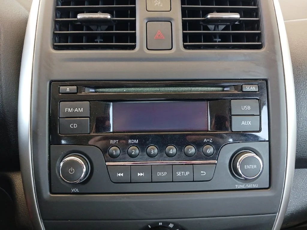 Used 2015 Silver Nissan 1.6 SV image 20