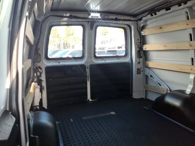 Used 2025 Summit White Chevrolet WT image 8