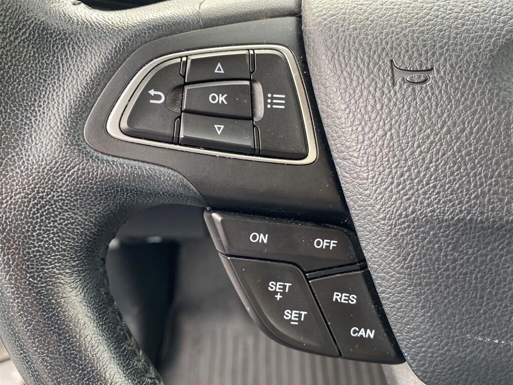 Used 2020 White Platinum Metallic Tri-Coat Ford SE image 19