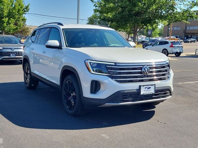 New 2026 White/off-white Volkswagen SE w/Technology image 2