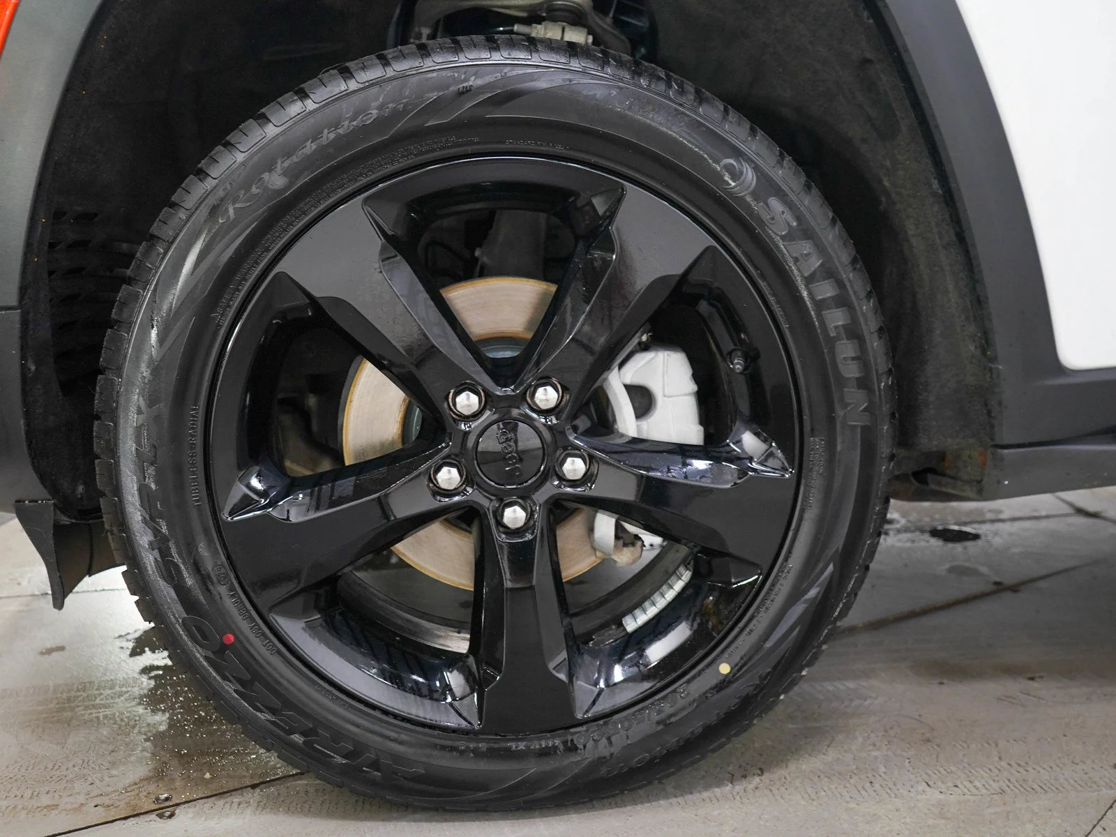 Used 2024 Bright White Clearcoat Jeep Limited image 31
