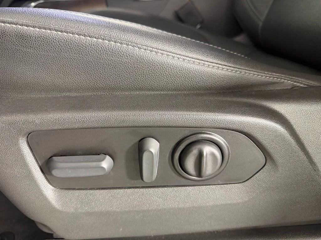 Certified Used 2022 Silver GMC SLT image 23