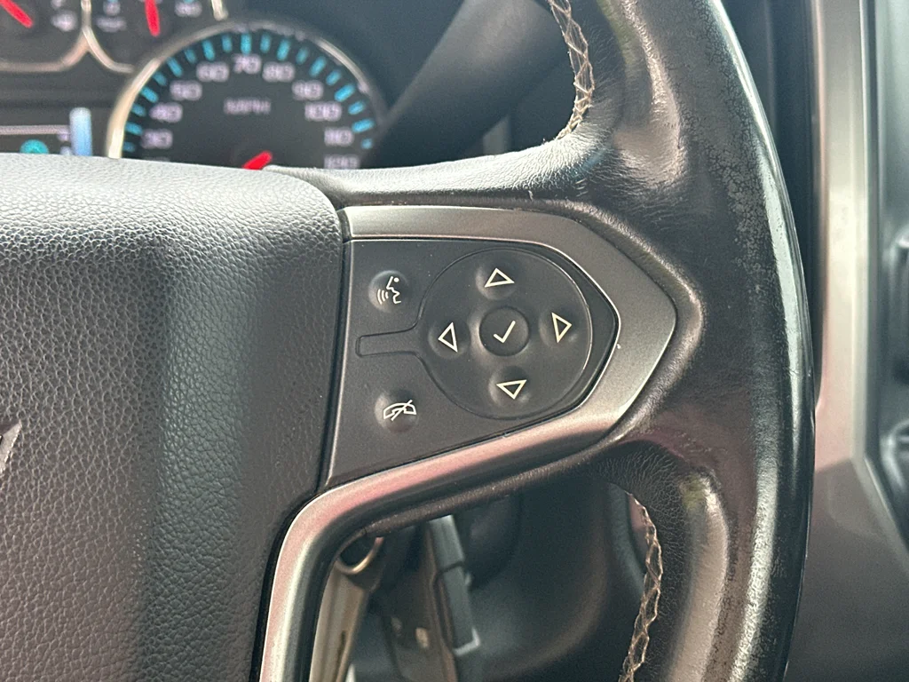 Used 2018 Summit White Chevrolet LT image 6