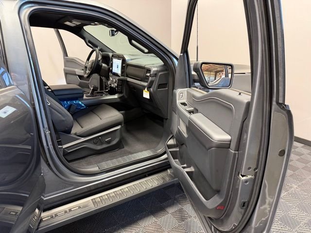 New 2026 Carbonized Gray Metallic Ford XLT image 23