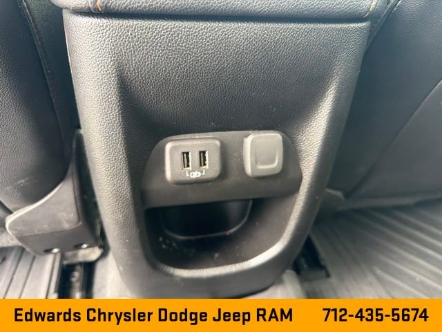 Used 2022 White GMC AT4 w/Leather image 28