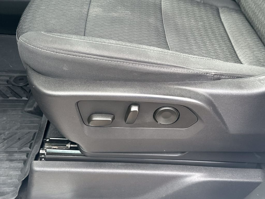 Used 2025 White Chevrolet LT image 11